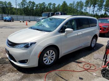  Salvage Chrysler Pacifica