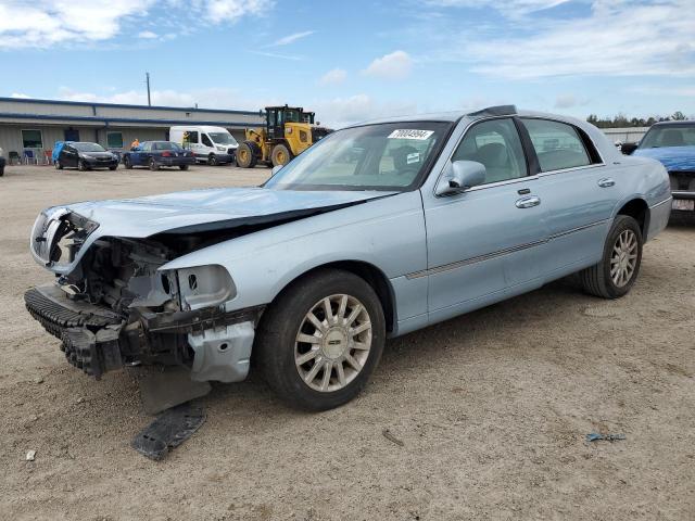  Salvage Lincoln Towncar