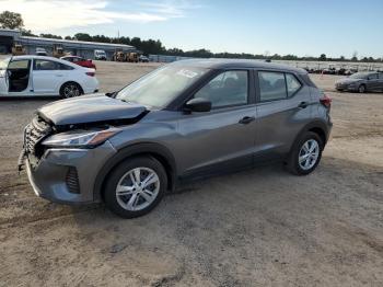  Salvage Nissan Kicks