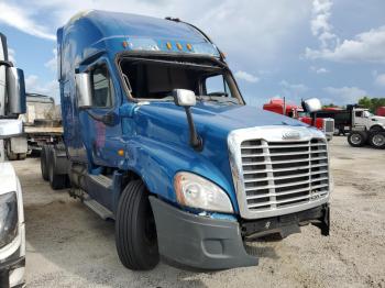  Salvage Freightliner Cascadia 1