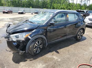  Salvage Nissan Kicks