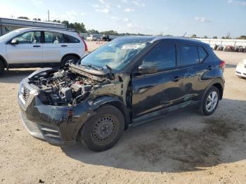  Salvage Nissan Kicks