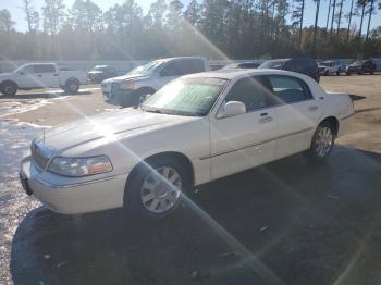  Salvage Lincoln Towncar