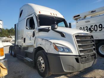  Salvage Freightliner Cascadia 1