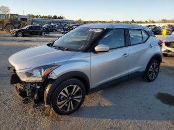  Salvage Nissan Kicks