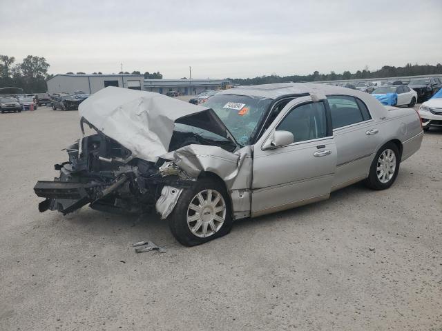  Salvage Lincoln Towncar