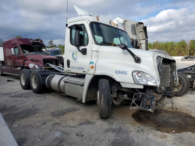  Salvage Freightliner Cascadia 1