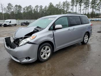  Salvage Toyota Sienna