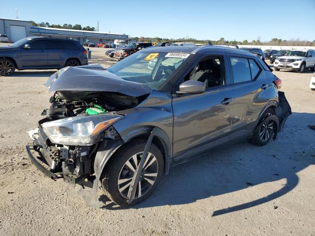  Salvage Nissan Kicks