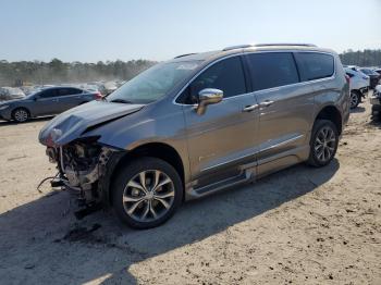  Salvage Chrysler Pacifica