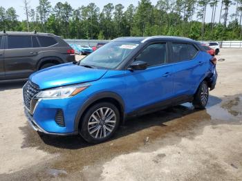  Salvage Nissan Kicks