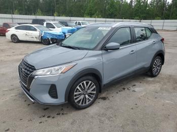  Salvage Nissan Kicks