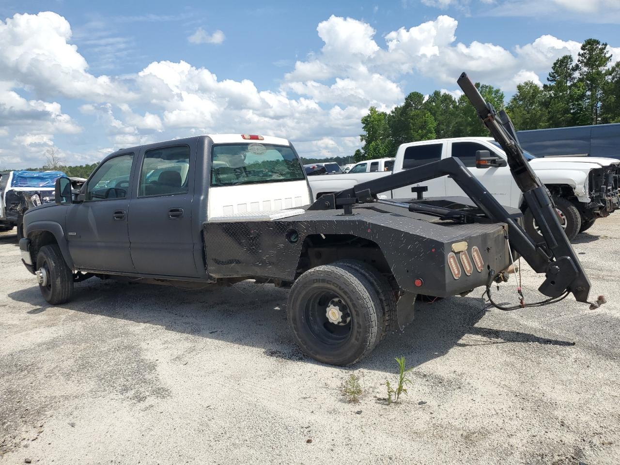 Chevrolet Silverado C3500 Image 3
