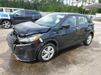  Salvage Nissan Kicks