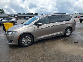  Salvage Chrysler Pacifica