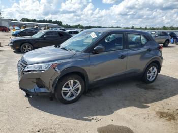  Salvage Nissan Kicks