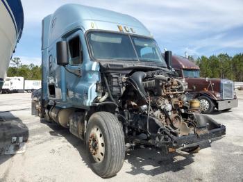  Salvage Freightliner Cascadia 1