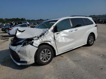  Salvage Toyota Sienna