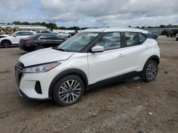 Salvage Nissan Kicks