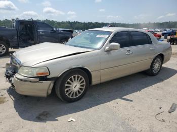  Salvage Lincoln Towncar