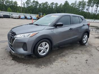  Salvage Nissan Kicks
