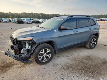  Salvage Jeep Cherokee