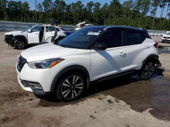  Salvage Nissan Kicks