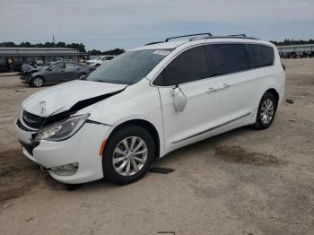  Salvage Chrysler Pacifica