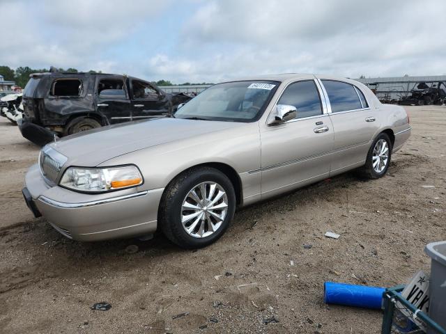  Salvage Lincoln Towncar