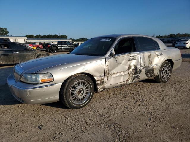  Salvage Lincoln Towncar