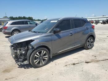  Salvage Nissan Kicks