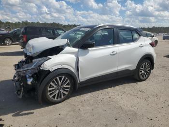  Salvage Nissan Kicks