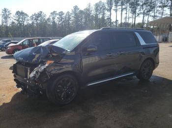  Salvage Kia Carnival