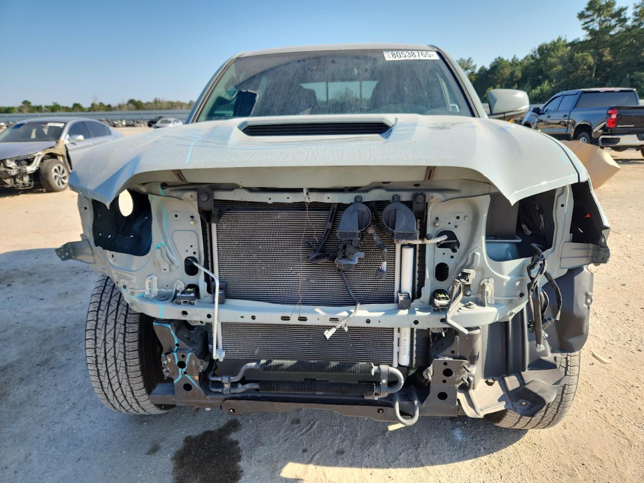 Toyota Tacoma Double Cab Image 3