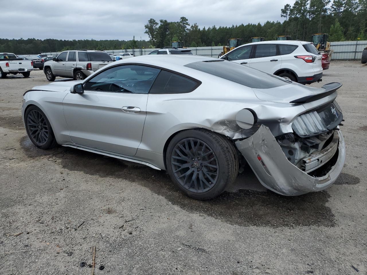 Ford Mustang Image 3