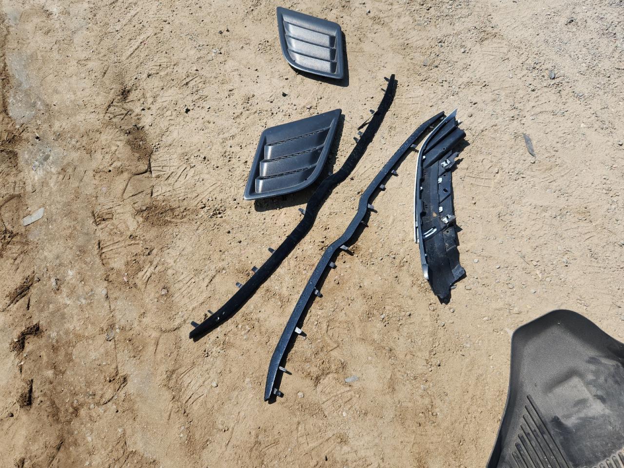 Ram 1500 Laramie Image 11