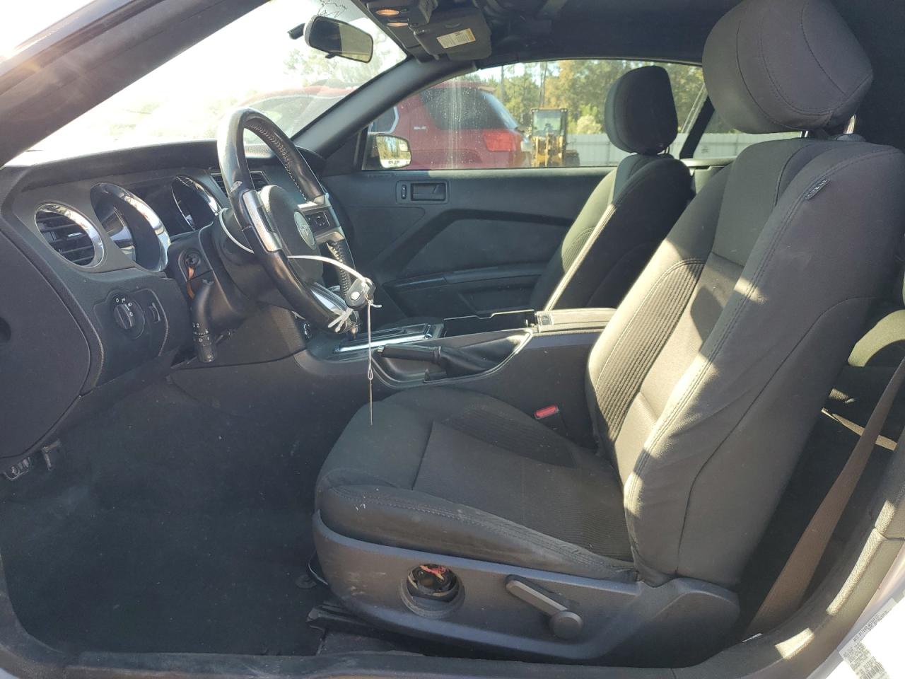 Ford Mustang Image 8