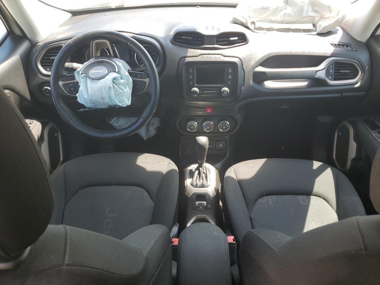 Jeep Renegade Latitude Image 2