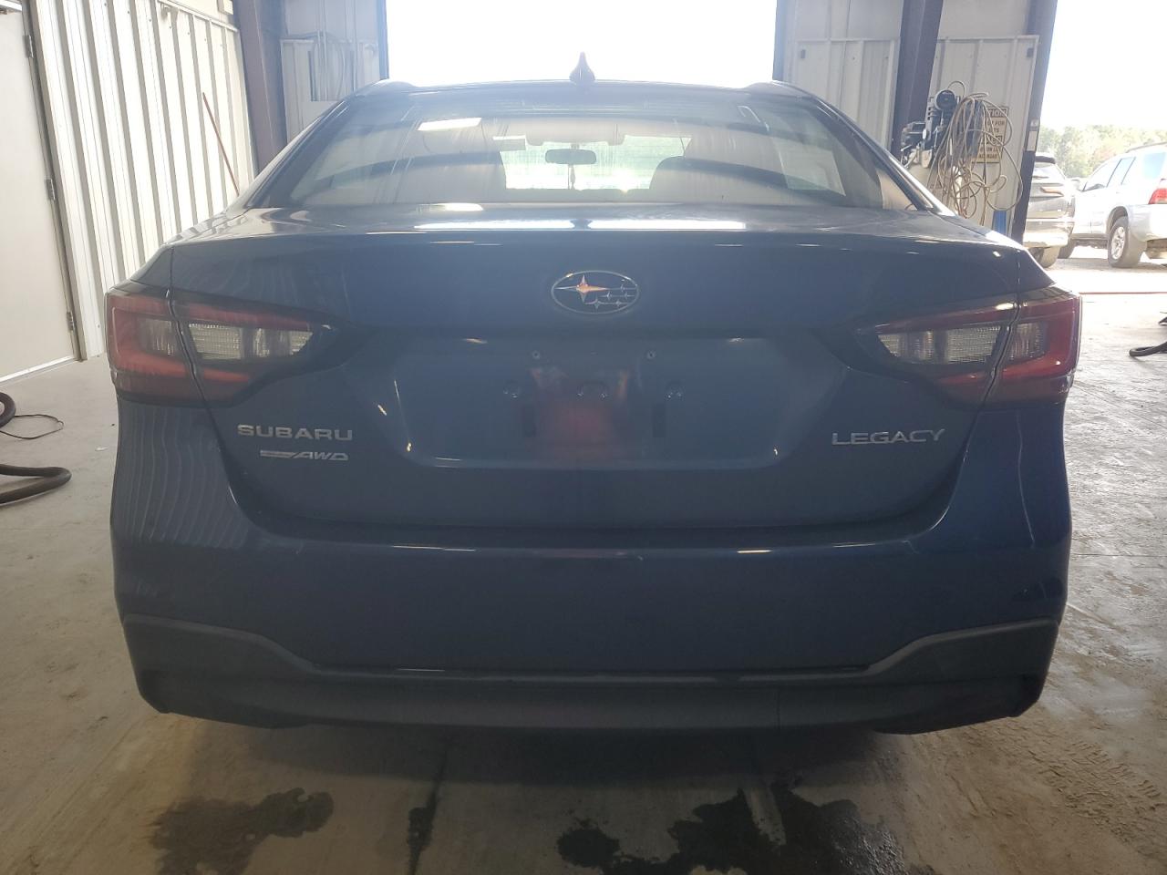 Subaru Legacy Image 2