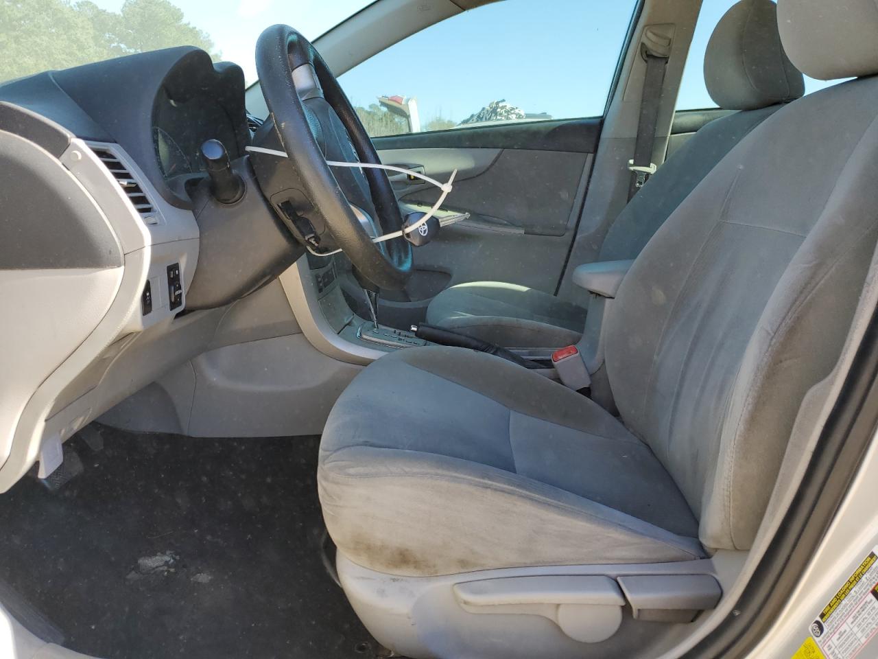 Toyota Corolla Base Image 7