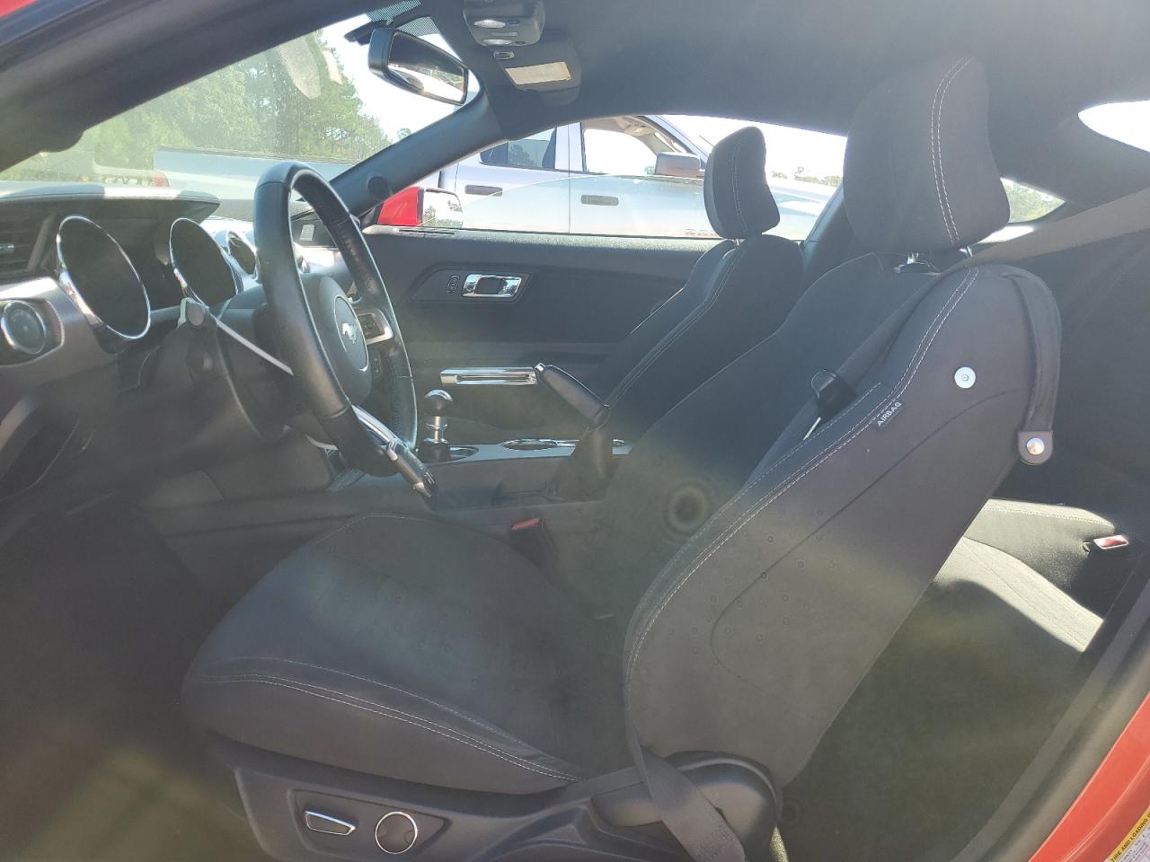 Ford Mustang Image 4