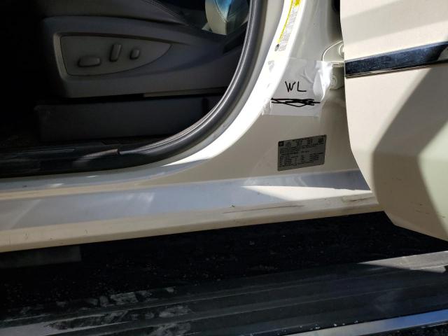 GMC Yukon Denali Image 13