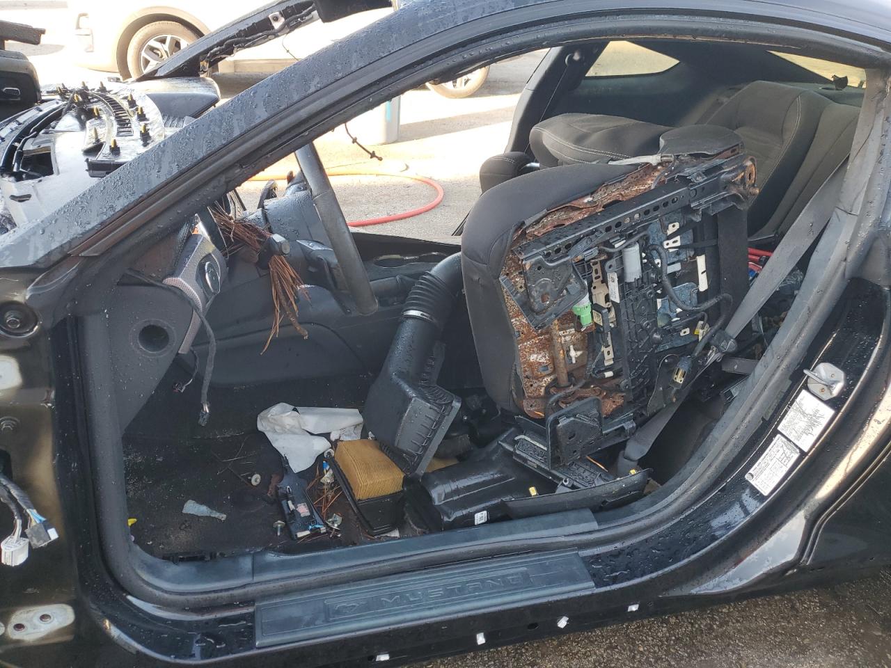 Ford Mustang Image 6