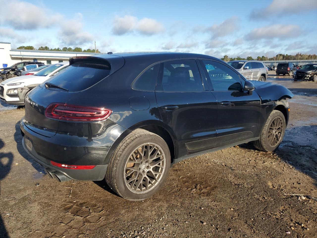 Porsche Macan Image 2