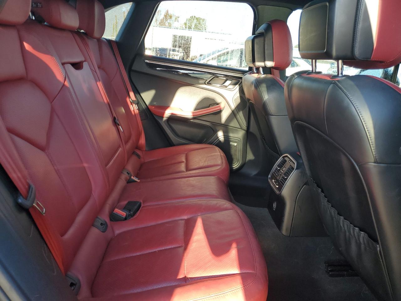 Porsche Macan Image 12