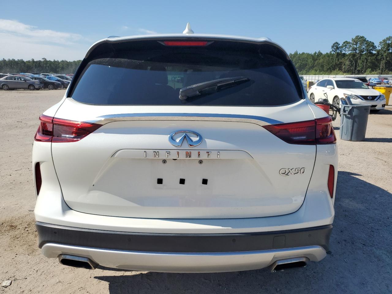 INFINITI Qx Essential Image 6
