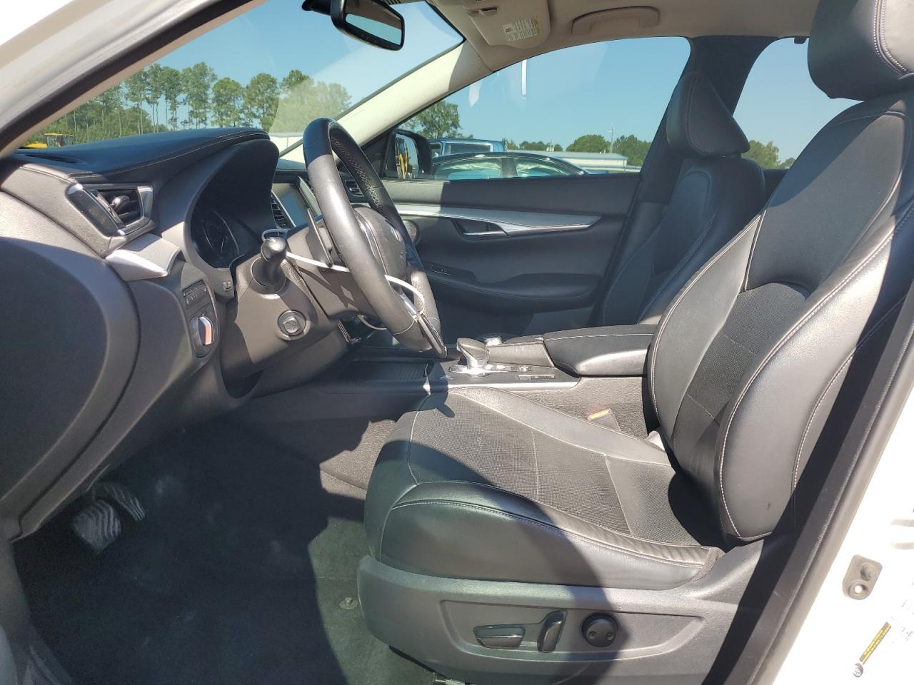 INFINITI Qx Essential Image 5