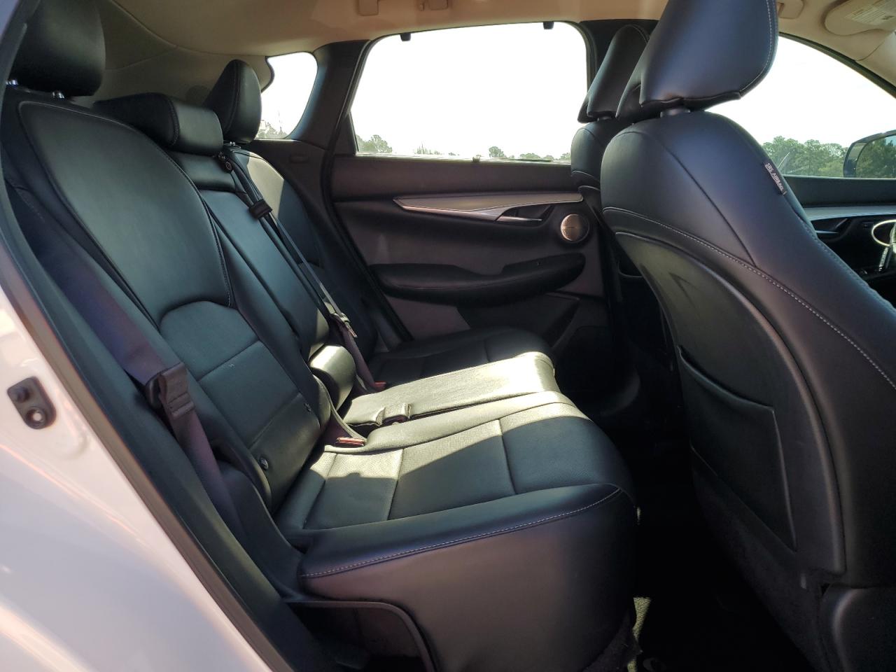 INFINITI Qx Essential Image 10