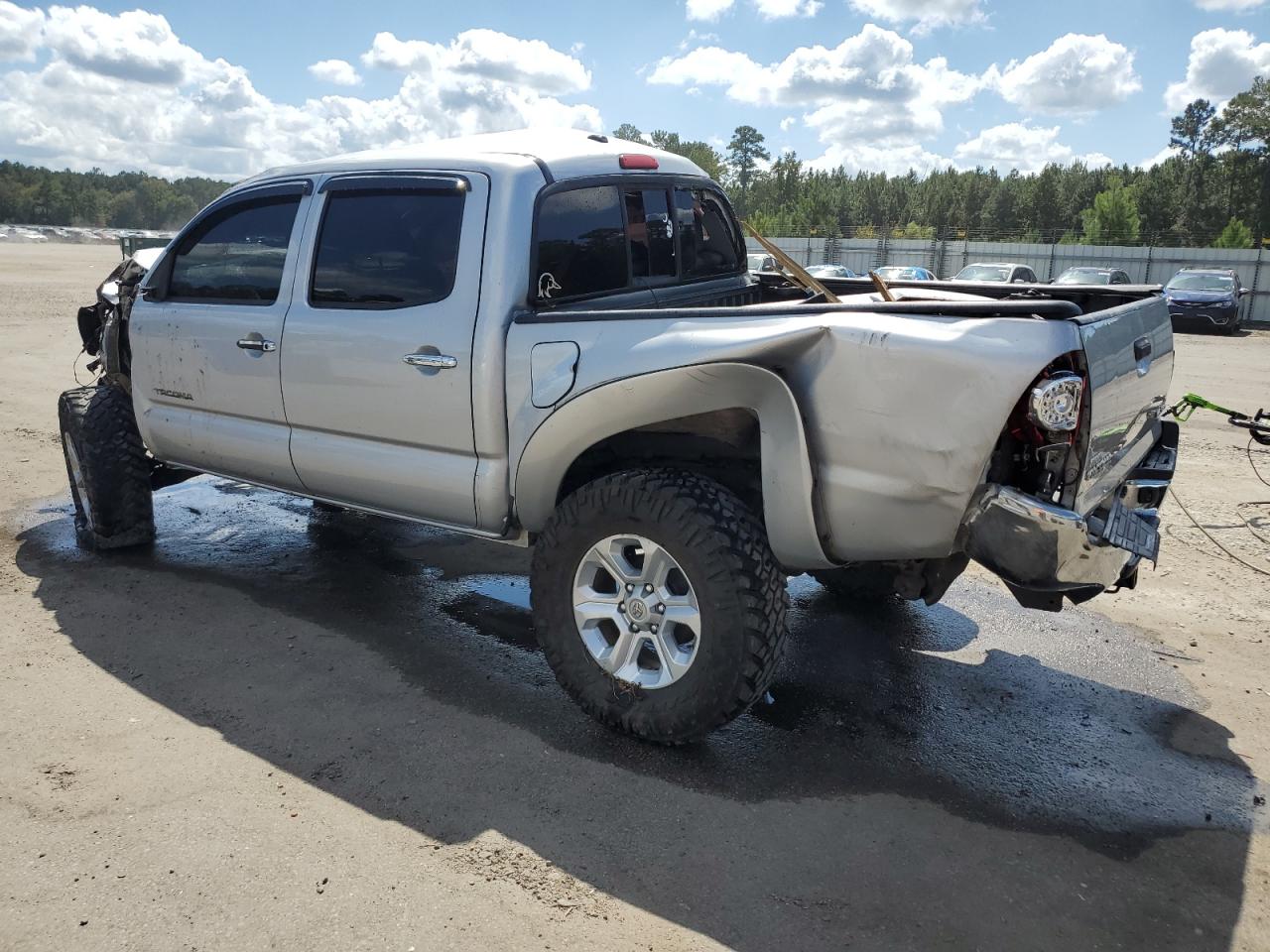 Toyota Tacoma Double Cab Image 3