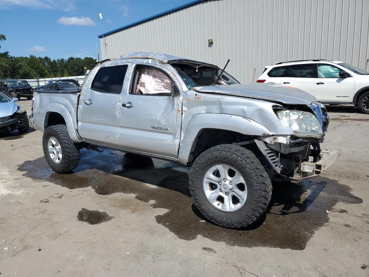 Toyota Tacoma Double Cab Image 8